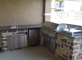 Outdoor Kitchen