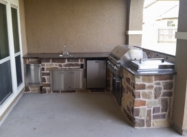 Outdoor Kitchen